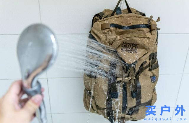 神秘農場Mystery Ranch背包開箱防水測試