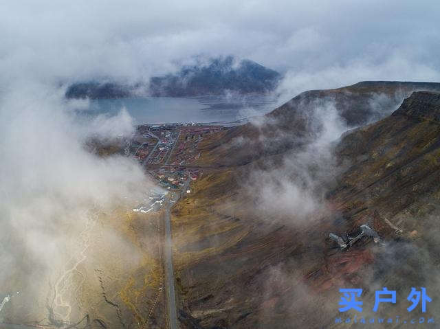 身穿Klattermusen攀山鼠羽絨連帽外套探索世界極北之島,斯瓦爾巴群島