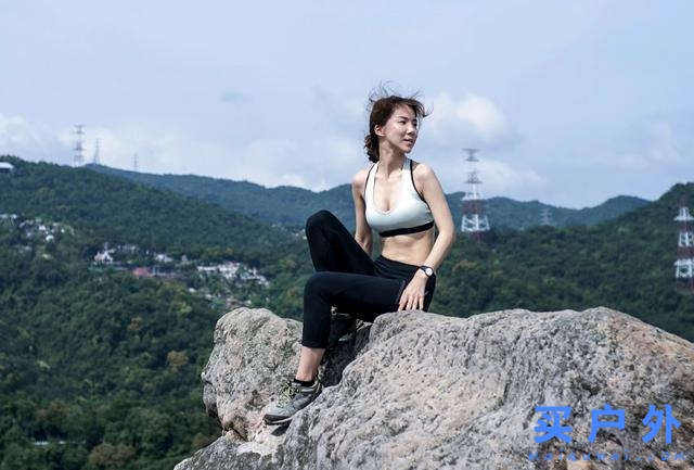 穿的第一件戶外裝備，當一個都市與山林穿梭的雙棲女子