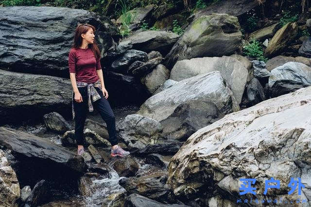 穿的第一件戶外裝備，當一個都市與山林穿梭的雙棲女子