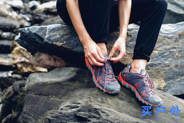 穿的第一件戶外裝備，當一個都市與山林穿梭的雙棲女子