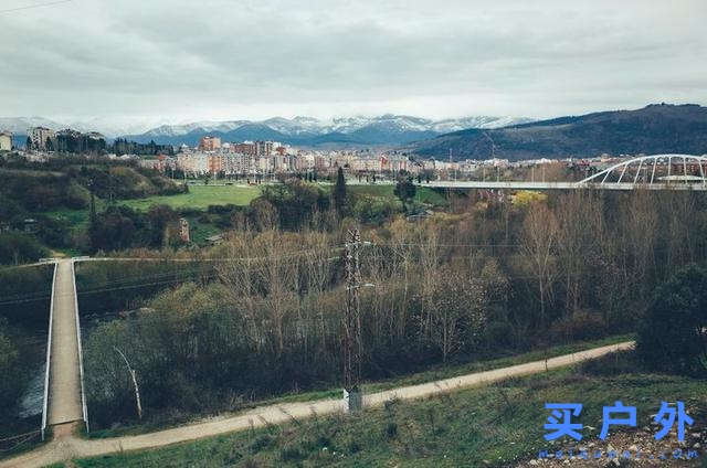 西班牙朝圣之路，走過風雪冰雨的蜜月旅行