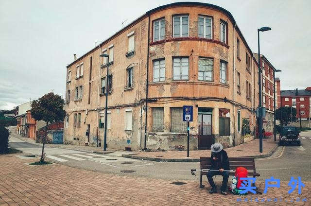 西班牙朝圣之路，走過風雪冰雨的蜜月旅行