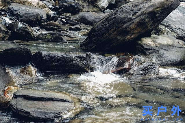 穿的第一件戶外裝備，當一個都市與山林穿梭的雙棲女子