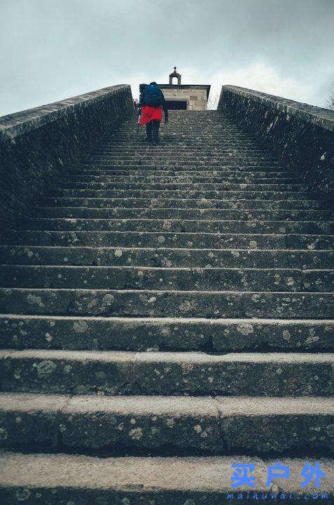 西班牙朝圣之路，走過風雪冰雨的蜜月旅行
