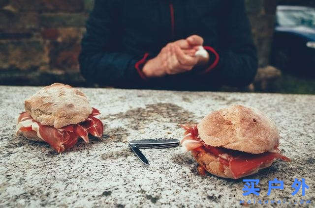 西班牙朝圣之路，走過風雪冰雨的蜜月旅行