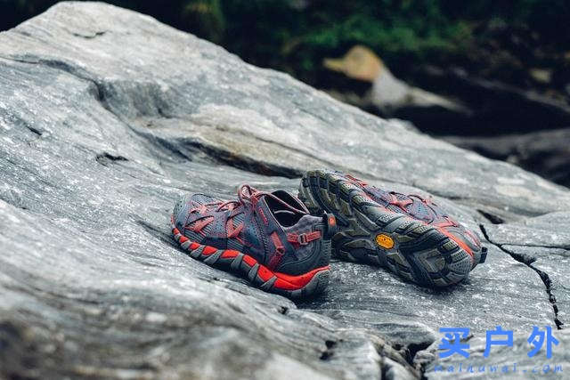 穿的第一件戶外裝備，當一個都市與山林穿梭的雙棲女子