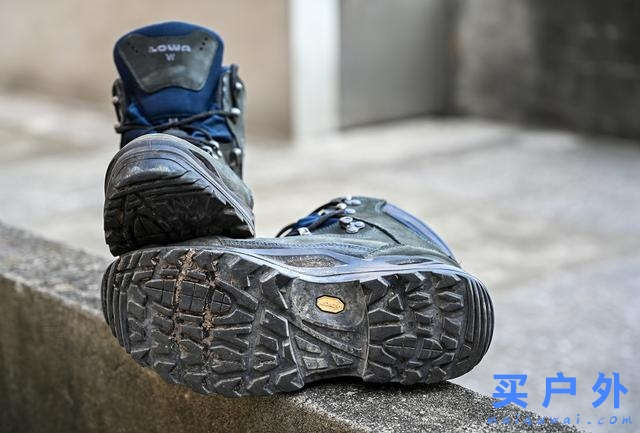 穿著Lowa多功能戶外鞋,探索群山峻嶺之間