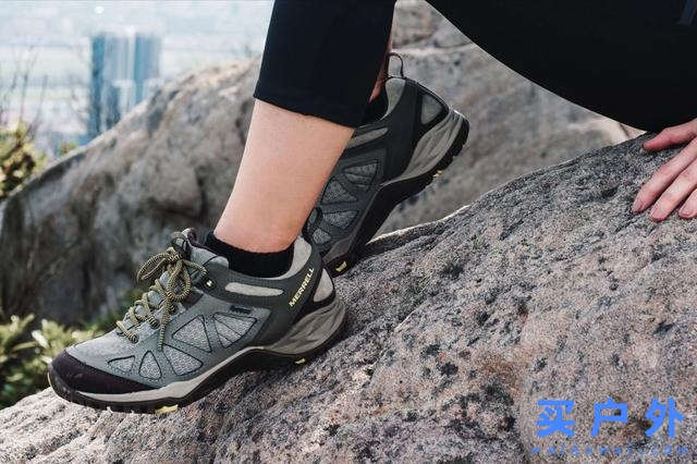 穿的第一件戶外裝備，當一個都市與山林穿梭的雙棲女子