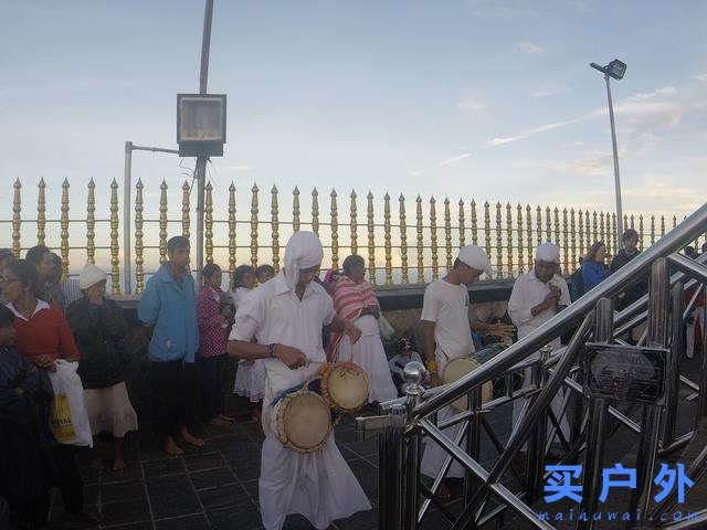 斯里蘭卡,在亞當(dāng)峰遇見(jiàn)的朝圣者們