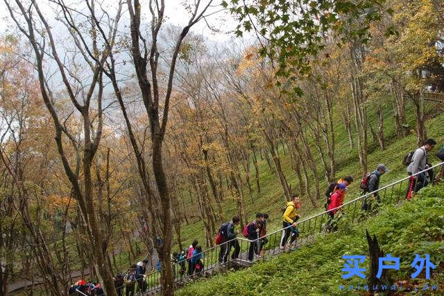 把原先的羽絨服汰換掉啦，以后上山就靠這件The North Face ThermoBall北面保暖棉服外套