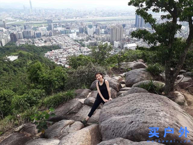 穿的第一件戶外裝備，當一個都市與山林穿梭的雙棲女子