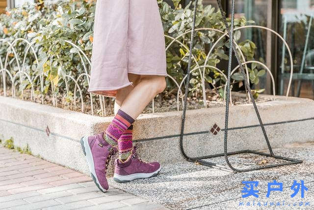 都市戶外風混搭,Smartwool羊毛襪一周繽紛穿搭