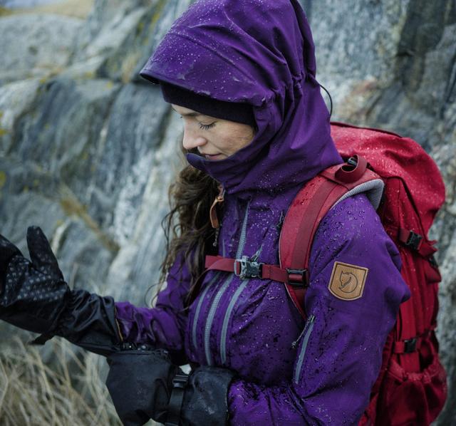 戶外服裝,防水、防潑水、抗水的差別