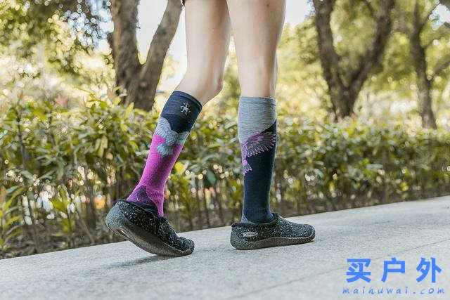 都市戶外風混搭,Smartwool羊毛襪一周繽紛穿搭