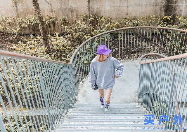 都市戶外風混搭,Smartwool羊毛襪一周繽紛穿搭