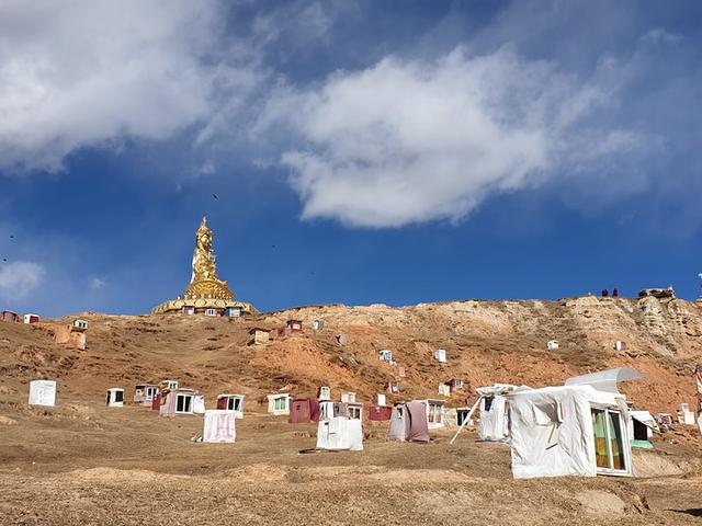 冬季的色達(dá)、亞青及稻城亞丁有一種寧靜的美