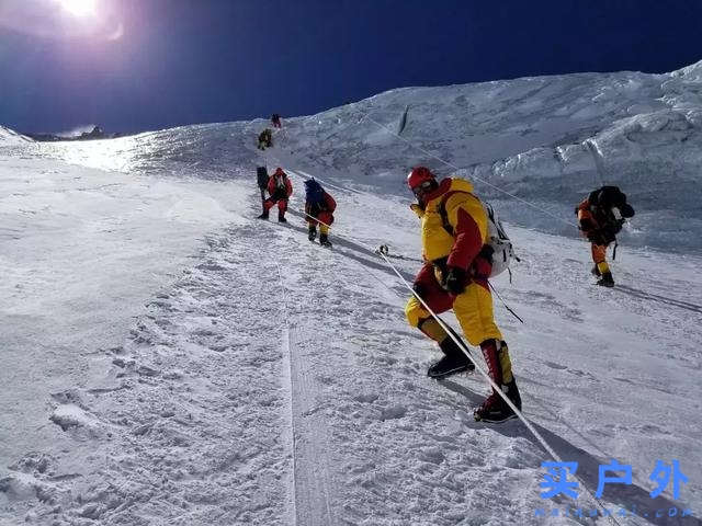 新手有什么可以入門登頂的雪山可以嘗試？