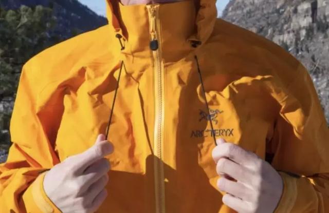 2019年度排名最佳男款沖鋒衣測評