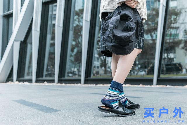 都市戶外風混搭,Smartwool羊毛襪一周繽紛穿搭