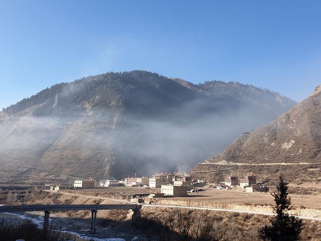 冬季的色達(dá)、亞青及稻城亞丁有一種寧靜的美