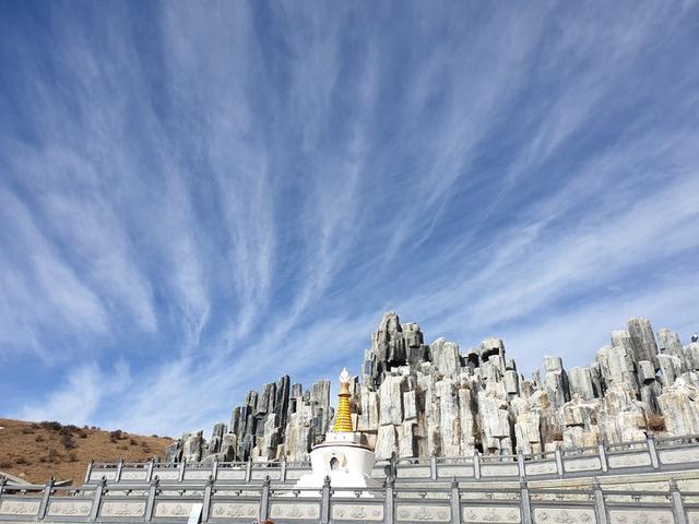 冬季的色達(dá)、亞青及稻城亞丁有一種寧靜的美