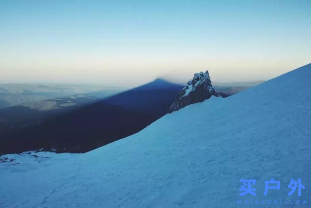 新手有什么可以入門登頂的雪山可以嘗試？