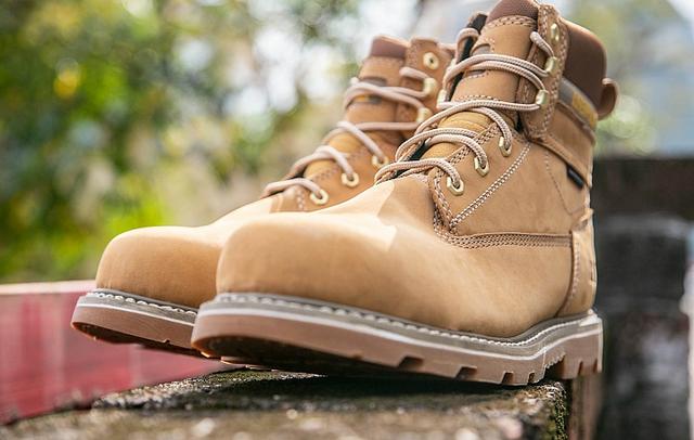 CAT經(jīng)典款大黃靴開箱實(shí)穿分享，大黃靴不是只有Timberland