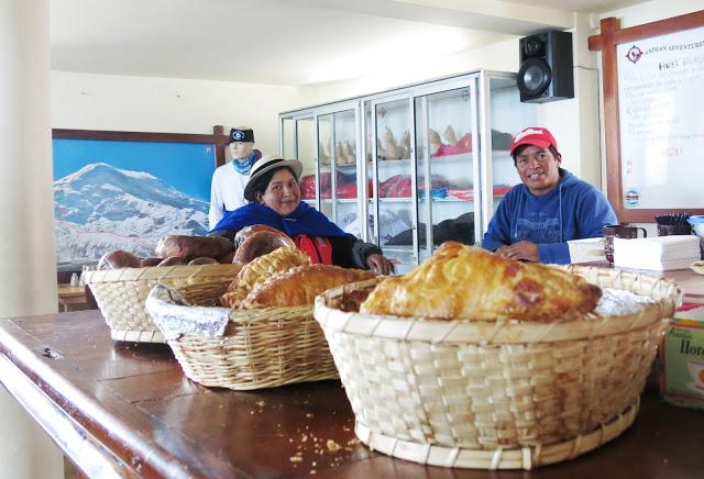 在南美洲厄瓜多爾欽博拉索火山上徒步，雪山比珠穆朗瑪峰要高
