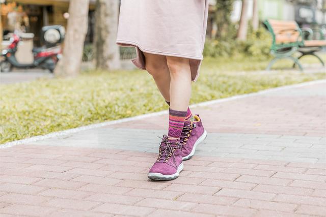 都市戶外風混搭,Smartwool羊毛襪一周繽紛穿搭