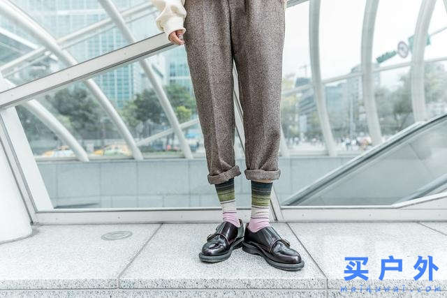 都市戶外風混搭,Smartwool羊毛襪一周繽紛穿搭