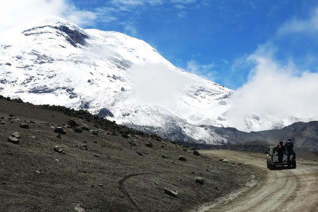在南美洲厄瓜多爾欽博拉索火山上徒步，雪山比珠穆朗瑪峰要高
