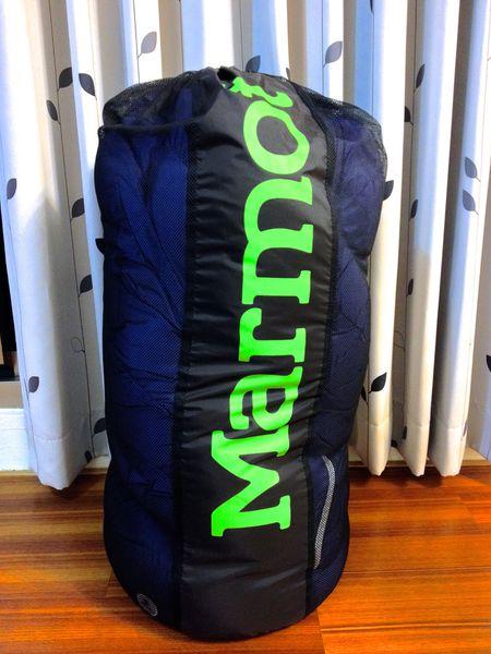 曬一曬土撥鼠Marmot 800蓬鵝絨睡袋，要想露營(yíng)睡得安穩(wěn)還得靠睡袋