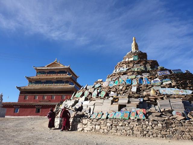 冬季的色達(dá)、亞青及稻城亞丁有一種寧靜的美