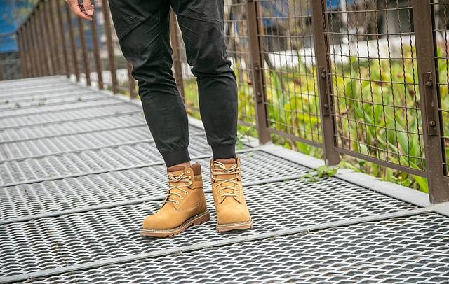 CAT經(jīng)典款大黃靴開箱實(shí)穿分享，大黃靴不是只有Timberland
