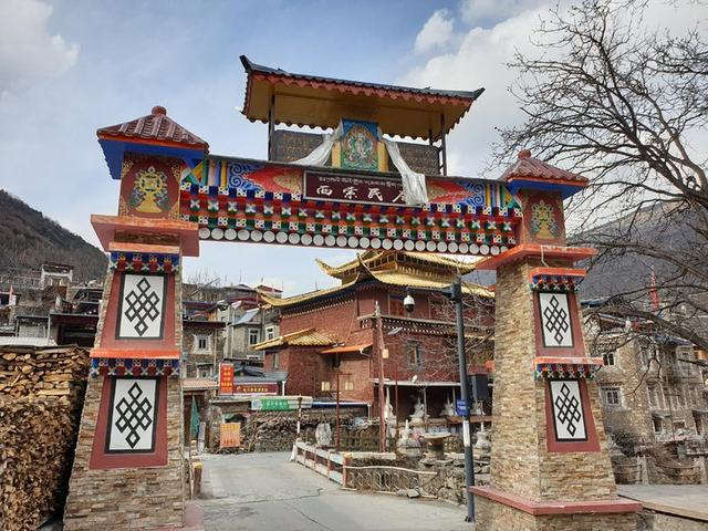 冬季的色達(dá)、亞青及稻城亞丁有一種寧靜的美