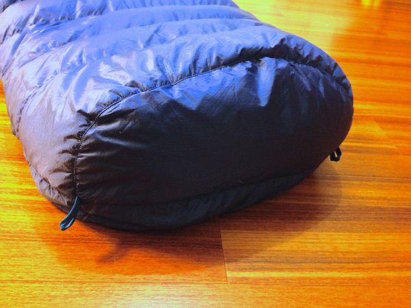 曬一曬土撥鼠Marmot 800蓬鵝絨睡袋，要想露營(yíng)睡得安穩(wěn)還得靠睡袋