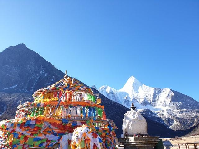 冬季的色達(dá)、亞青及稻城亞丁有一種寧靜的美