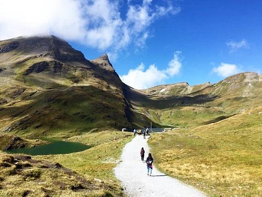 瑞士阿爾卑斯山的愜意生活，我們的詩和遠方
