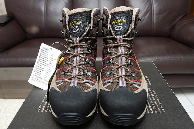 我的第一雙阿索羅Asolo戶外登山鞋開箱,還沒有穿出去實際評測