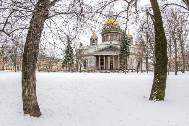 去俄羅斯旅行，用魚眼鏡頭記錄視野下的銀白世界
