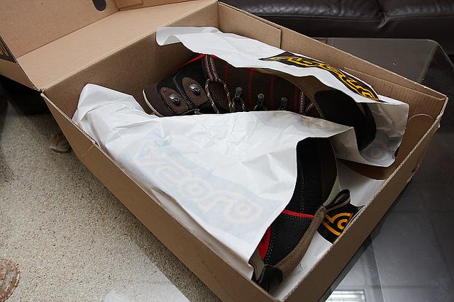 我的第一雙阿索羅Asolo戶外登山鞋開箱,還沒有穿出去實際評測