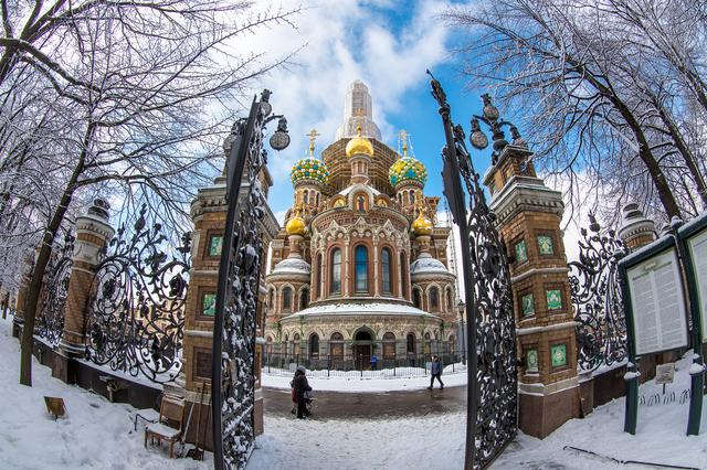 去俄羅斯旅行，用魚眼鏡頭記錄視野下的銀白世界