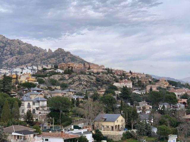 西班牙自由行,行走在馬德里后花園曼薩納雷斯城堡