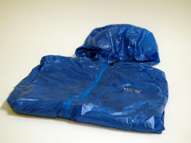 Mountain Hardwear山浩輕量皮膚風衣開箱，輕的你感受不到