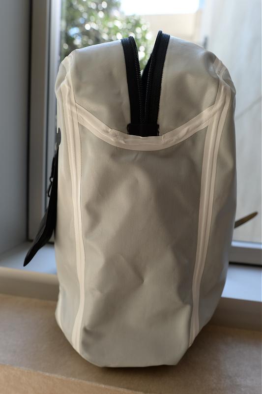 始祖鳥Veilance都市商務系列背包開箱，極簡主義的新選擇