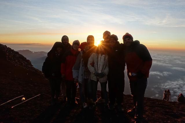 危地馬拉值得去的火山,富埃戈火山和阿卡特南戈火山