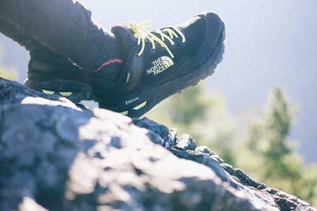The North Face戶外輕量防水登山鞋實測,翻山越嶺全靠它