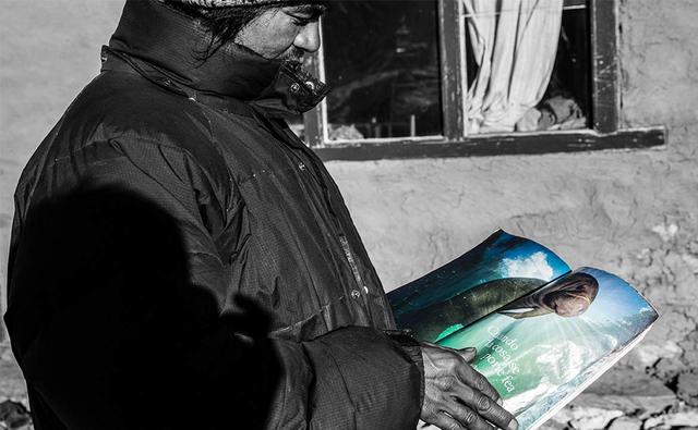 征服世界最高峰珠穆朗瑪峰，那些無人關(guān)注的夏爾巴向?qū)У墓适? width=