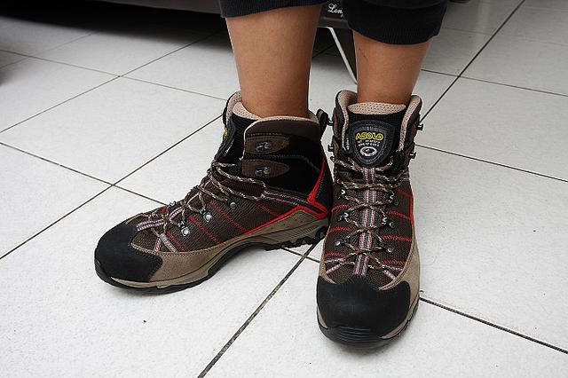 我的第一雙阿索羅Asolo戶外登山鞋開箱,還沒有穿出去實際評測